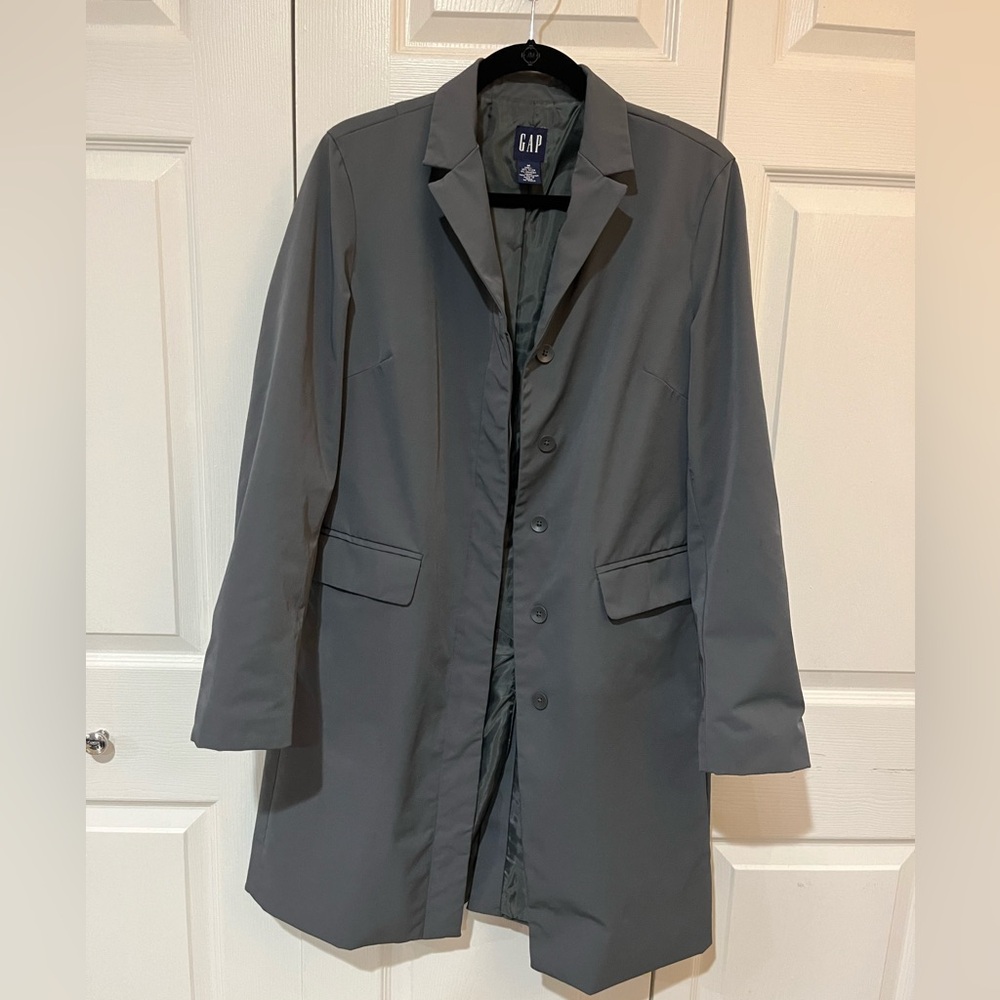 GAP women’s spring 3/4 trench coat. Dark grey. Size M.